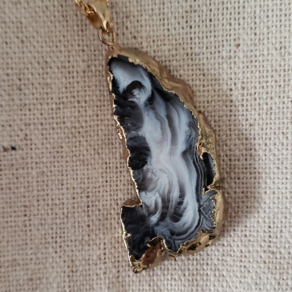 [Last One] Bondhu : Agate Geode Slice Necklace - Picture 4 of 5